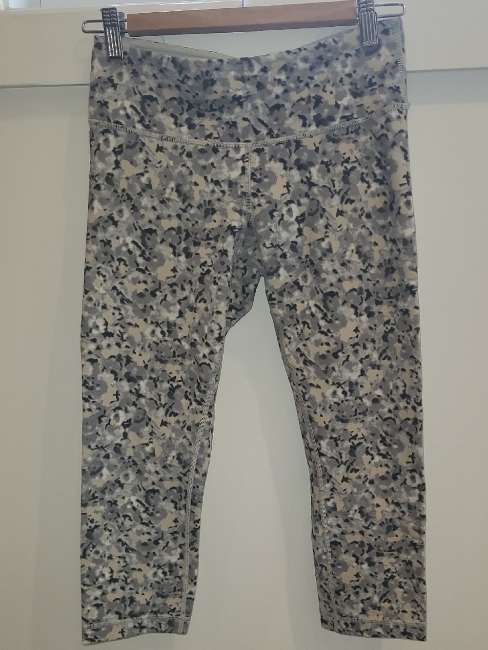 lululemon athletica Gray & Cream Camo Capri Leggings